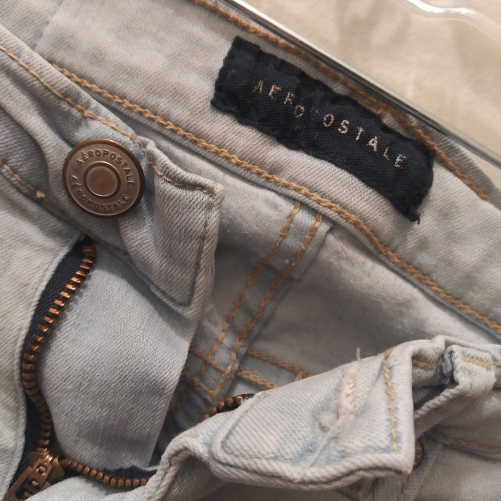 Aeropostale Light Washed Denim Jeans size 2 - Picture 2 of 4